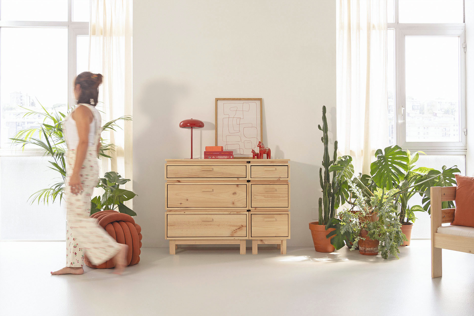 Imagen de ambiente 1 para:C&oacute;moda de madera natural